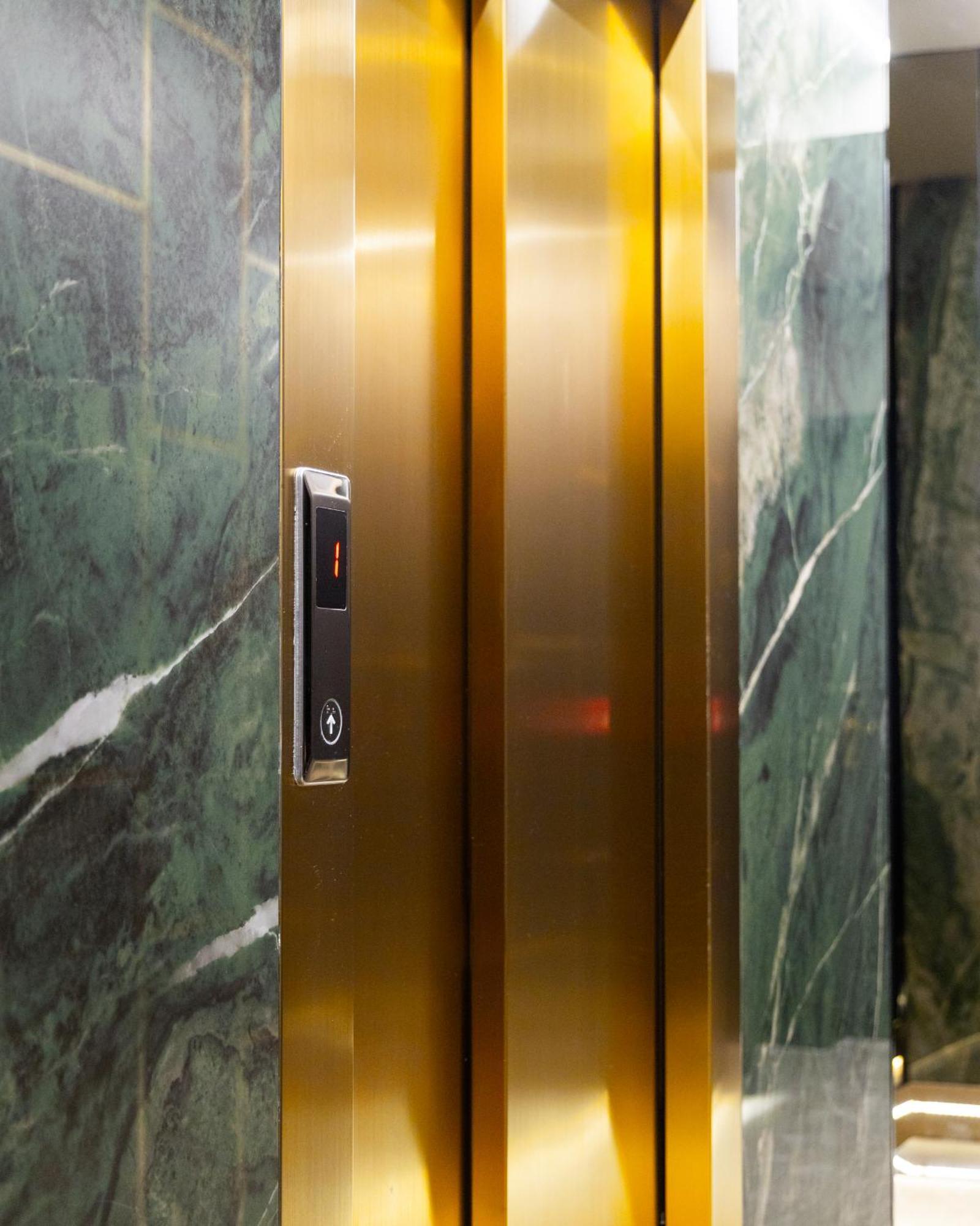 Hotel Opera بريشتاين المظهر الخارجي الصورة